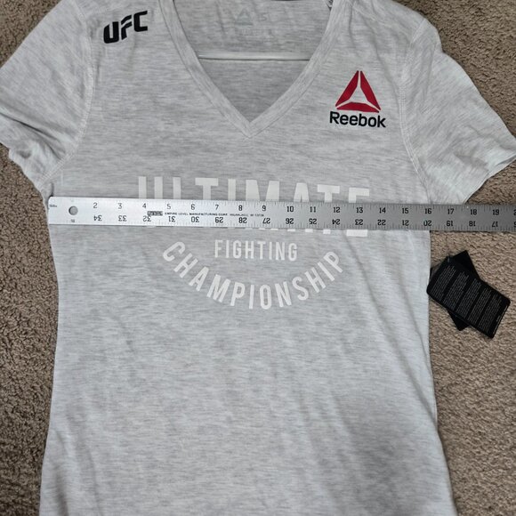 Reebok Women's Gray UFC V-Neck Top Small NWT - Picture 13 of 13